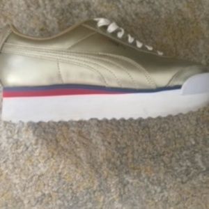 Barely worn PUMA gold platform Sneakers